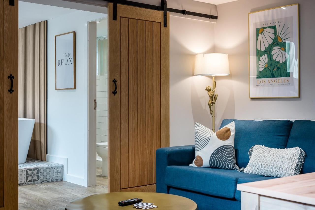 Host & - The Georgian Coach House 2
