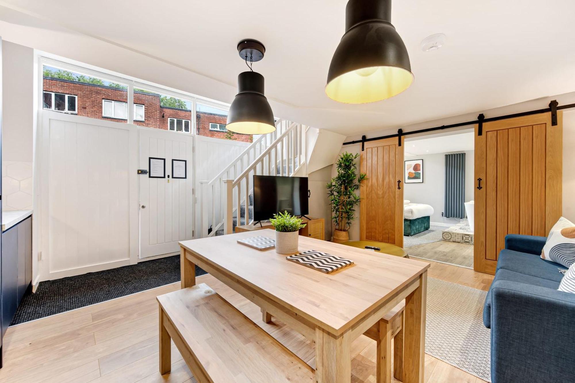 Apartment Host & - The Georgian Coach House 2 *